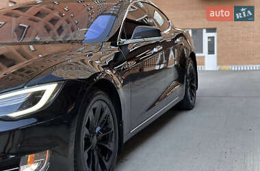 Лифтбек Tesla Model S 2017 в 