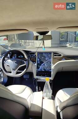 Лифтбек Tesla Model S 2014 в 
