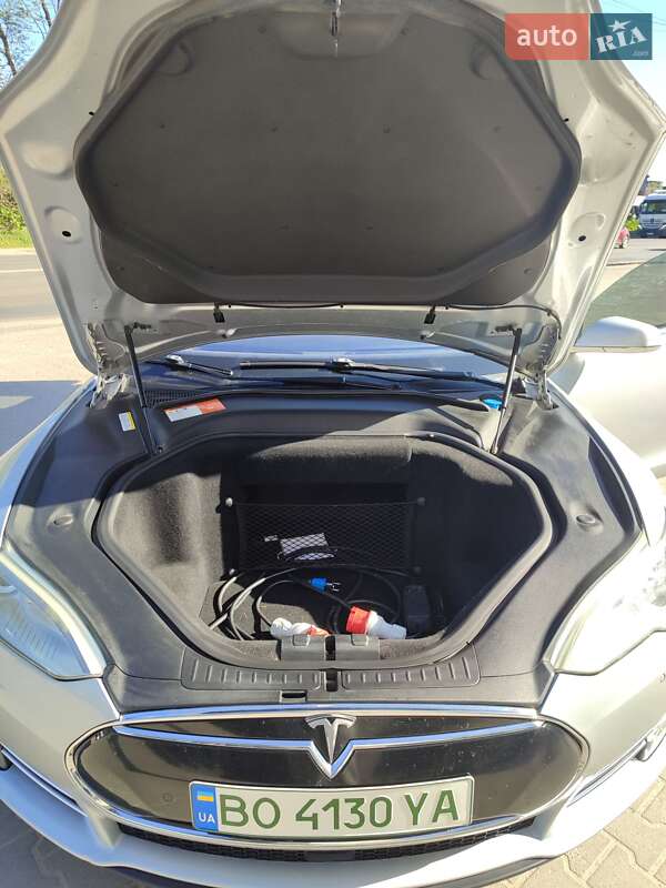 Ліфтбек Tesla Model S 2014 в Тернополі