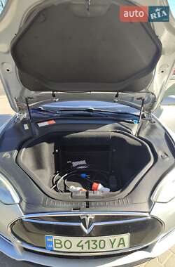 Лифтбек Tesla Model S 2014 в 