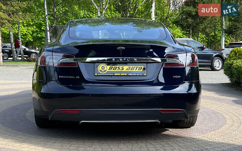 Лифтбек Tesla Model S 2015 в Львове