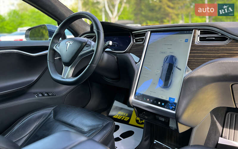 Лифтбек Tesla Model S 2015 в Львове