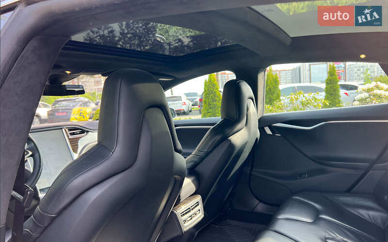 Лифтбек Tesla Model S 2015 в Львове