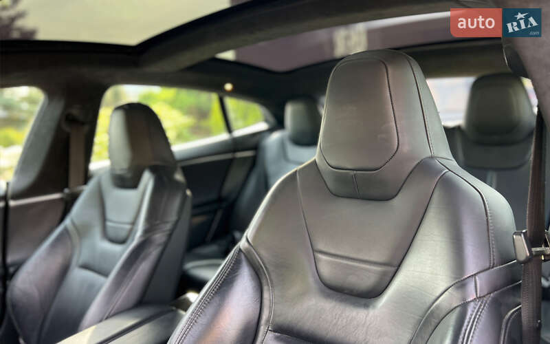 Лифтбек Tesla Model S 2015 в Львове