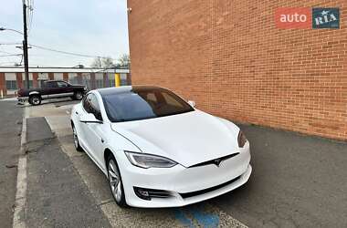 Tesla Model S 2019