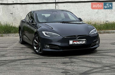 Лифтбек Tesla Model S 2017 в 