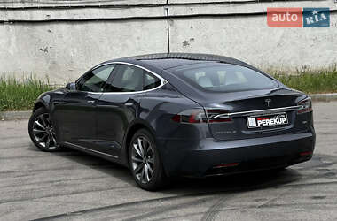Лифтбек Tesla Model S 2017 в 