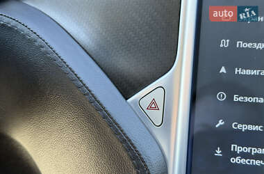 Лифтбек Tesla Model S 2013 в 