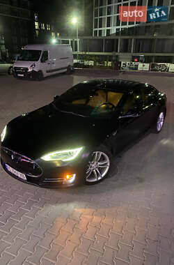Лифтбек Tesla Model S 2015 в Львове