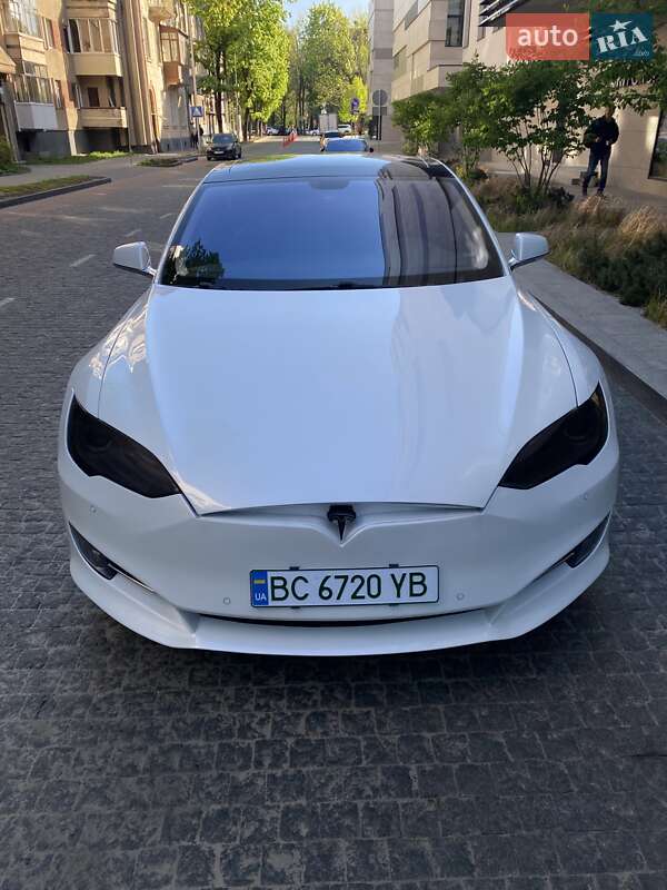 Ліфтбек Tesla Model S 2014 в Львові