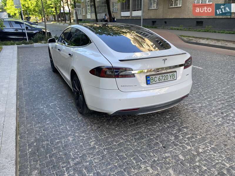 Ліфтбек Tesla Model S 2014 в Львові