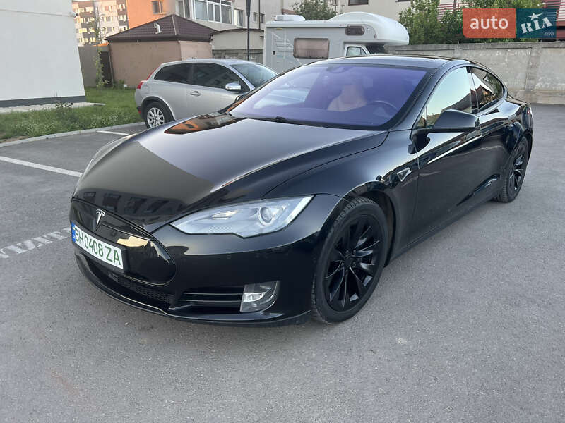 Лифтбек Tesla Model S 2015 в 