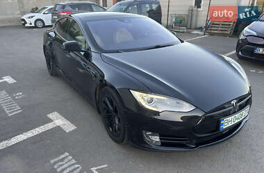 Лифтбек Tesla Model S 2015 в 