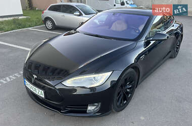 Лифтбек Tesla Model S 2015 в 