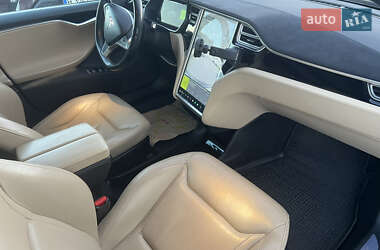 Лифтбек Tesla Model S 2015 в 