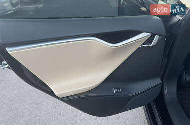 Лифтбек Tesla Model S 2015 в 