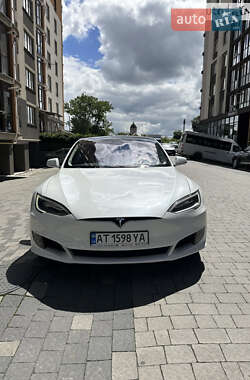 Лифтбек Tesla Model S 2017 в Ивано-Франковске