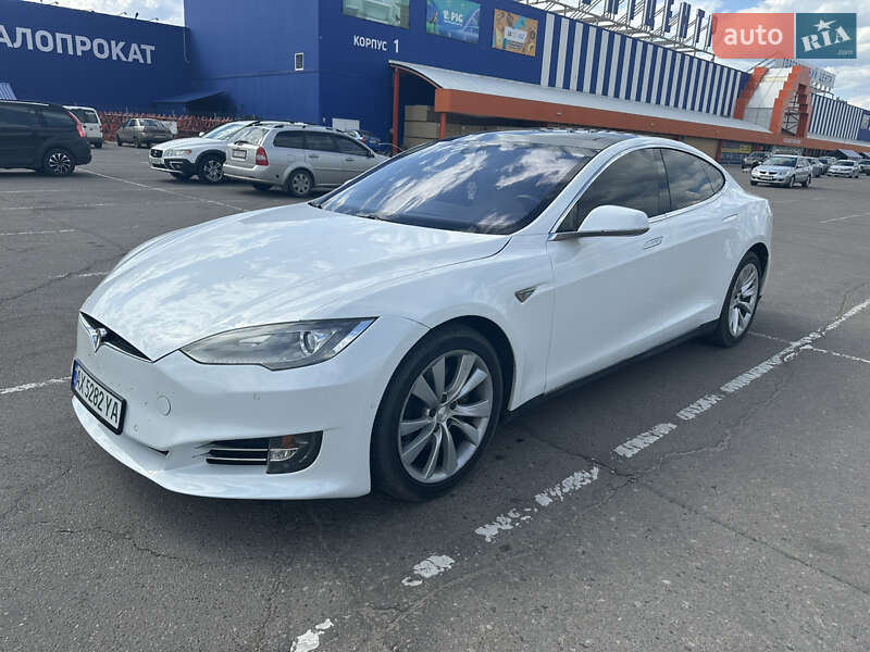Лифтбек Tesla Model S 2016 в Харькове