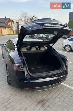 Ліфтбек Tesla Model S 2015 в Вінниці