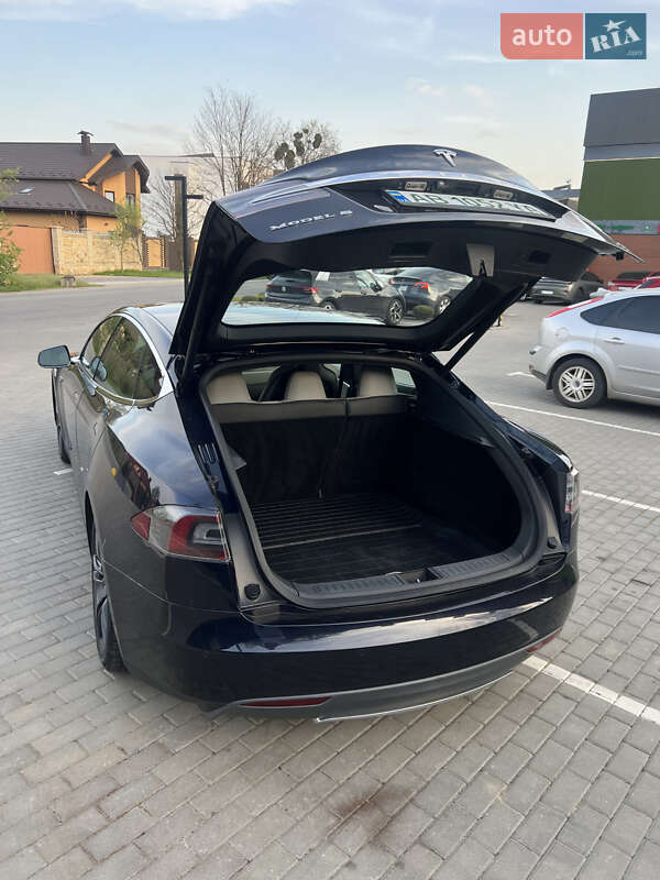 Tesla Model S 2015