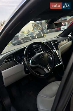 Лифтбек Tesla Model S 2015 в 