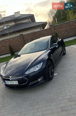 Лифтбек Tesla Model S 2015 в 