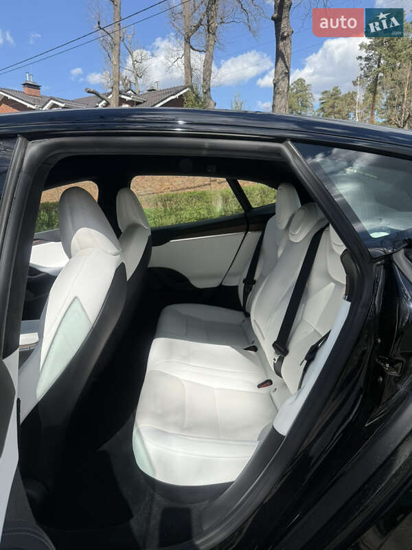 Лифтбек Tesla Model S 2022 в Киеве