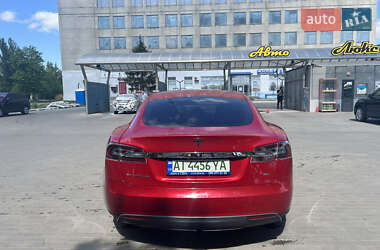 Лифтбек Tesla Model S 2015 в 