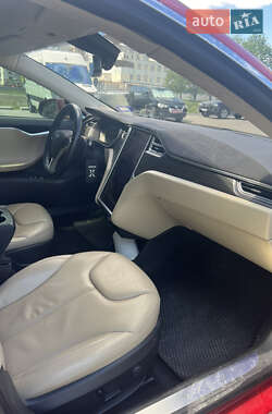 Лифтбек Tesla Model S 2015 в 