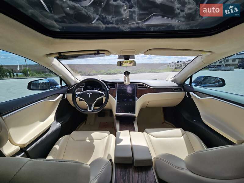 Лифтбек Tesla Model S 2017 в Тернополе