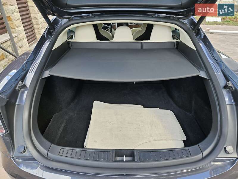 Лифтбек Tesla Model S 2017 в Тернополе