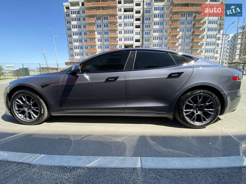 Лифтбек Tesla Model S 2022 в Днепре