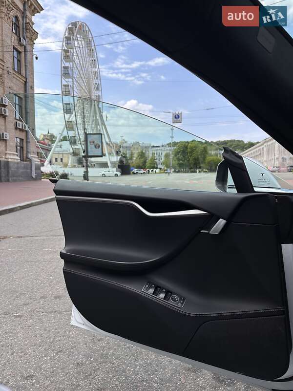 Лифтбек Tesla Model S 2018 в Киеве