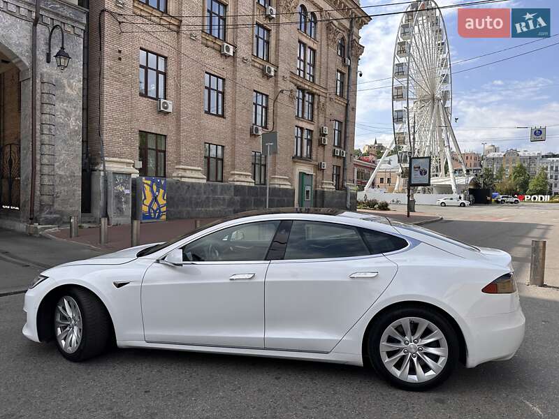 Лифтбек Tesla Model S 2018 в Киеве