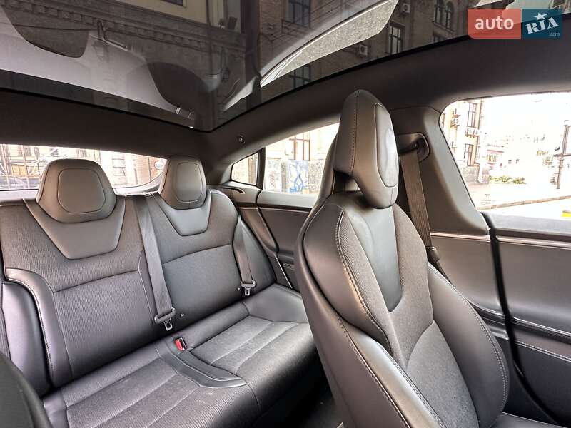 Лифтбек Tesla Model S 2018 в Киеве
