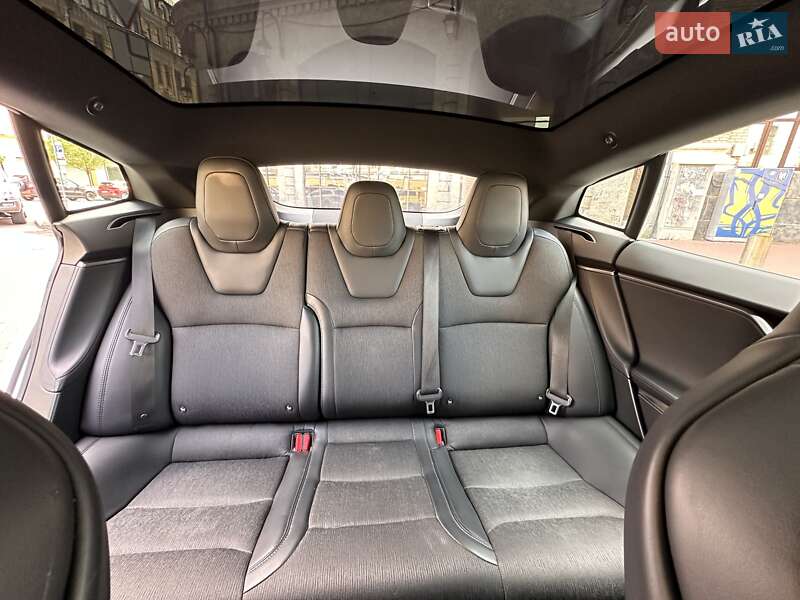Лифтбек Tesla Model S 2018 в Киеве
