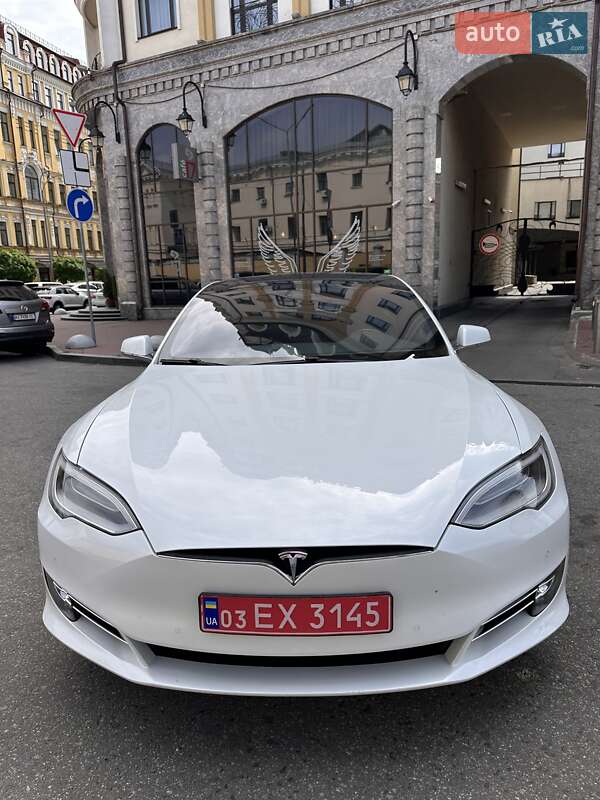 Лифтбек Tesla Model S 2018 в Киеве