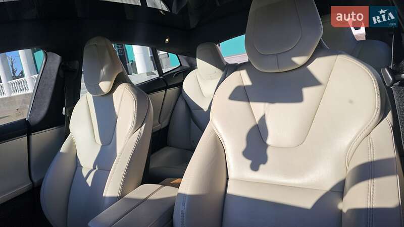 Лифтбек Tesla Model S 2019 в Черкассах