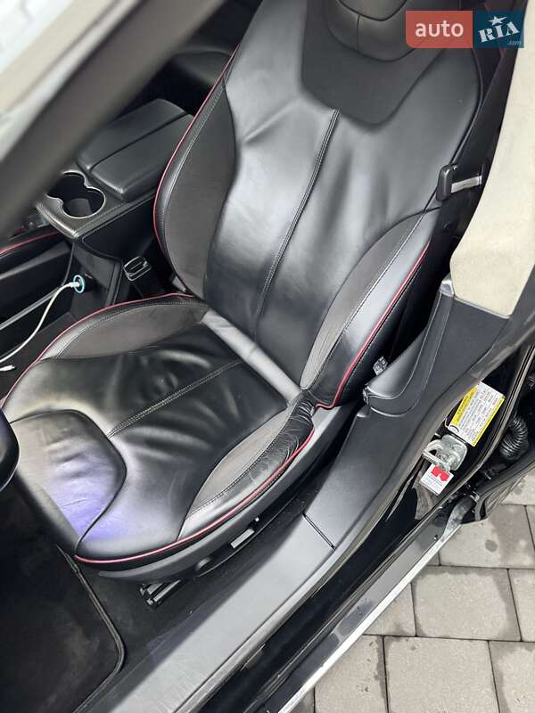 Лифтбек Tesla Model S 2013 в Сваляве
