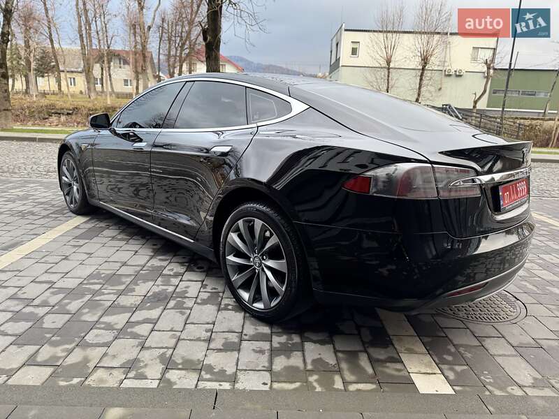 Лифтбек Tesla Model S 2013 в Сваляве