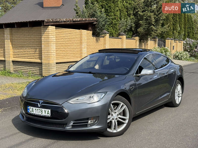 Tesla Model S 2013
