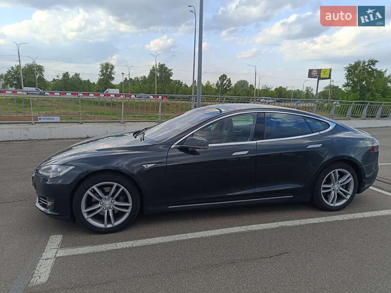 Лифтбек Tesla Model S 2014 в Киеве