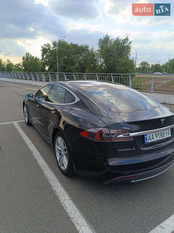 Лифтбек Tesla Model S 2014 в Киеве