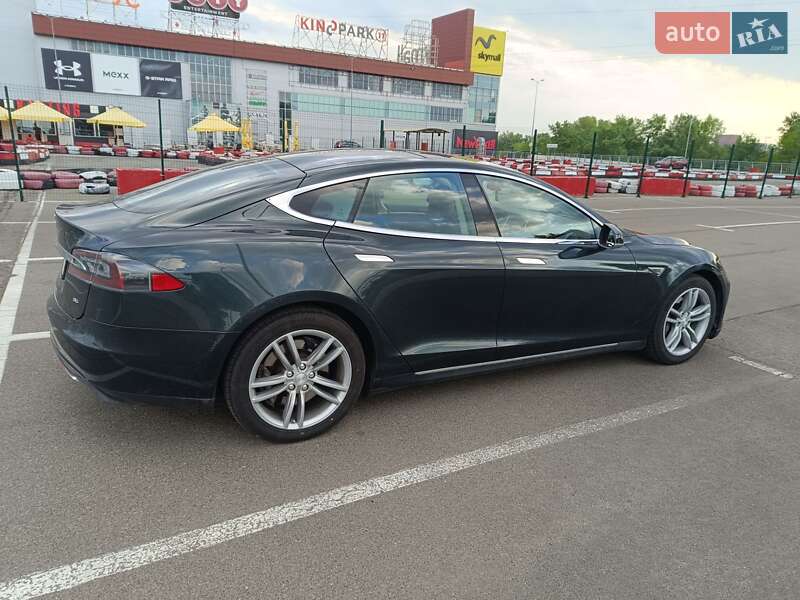 Лифтбек Tesla Model S 2014 в Киеве