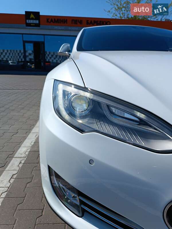 Ліфтбек Tesla Model S 2015 в Одесі фото 9 Ліфтбек Tesla Model S 2015 в Одесі
