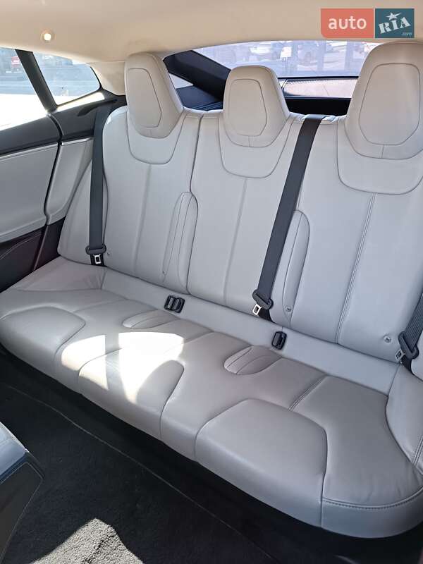 Ліфтбек Tesla Model S 2015 в Одесі фото 16 Ліфтбек Tesla Model S 2015 в Одесі