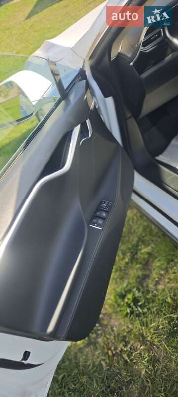 Лифтбек Tesla Model S 2014 в Новояворовске