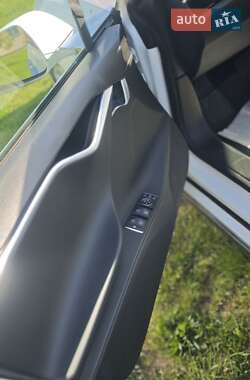 Лифтбек Tesla Model S 2014 в 