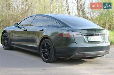 Лифтбек Tesla Model S 2015 в 