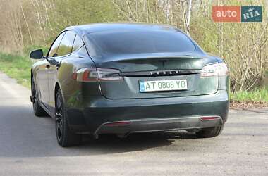 Лифтбек Tesla Model S 2015 в 